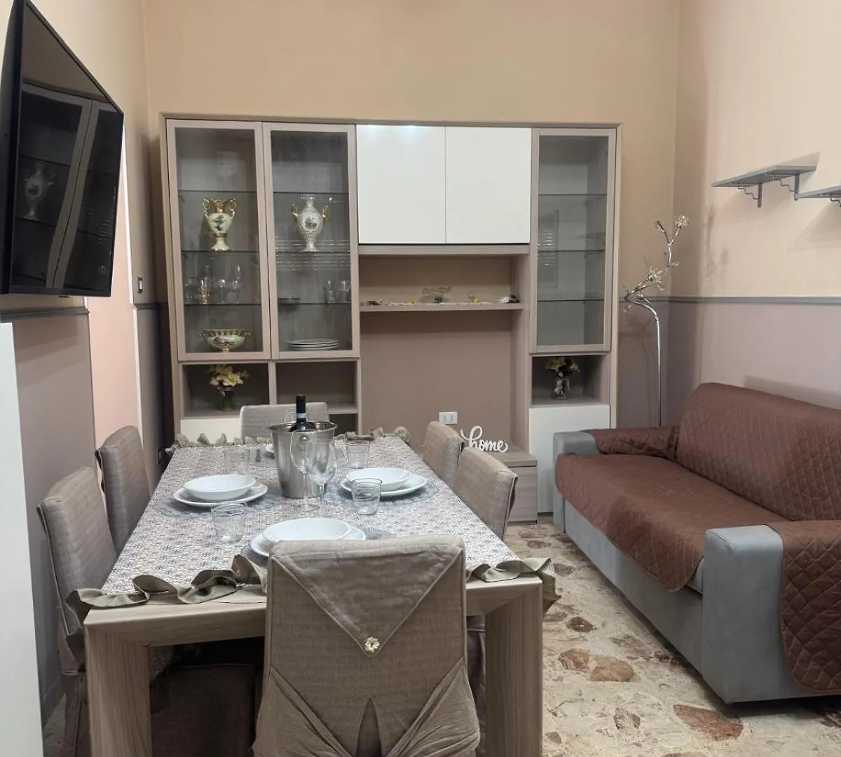 Avola Center Home 0*,