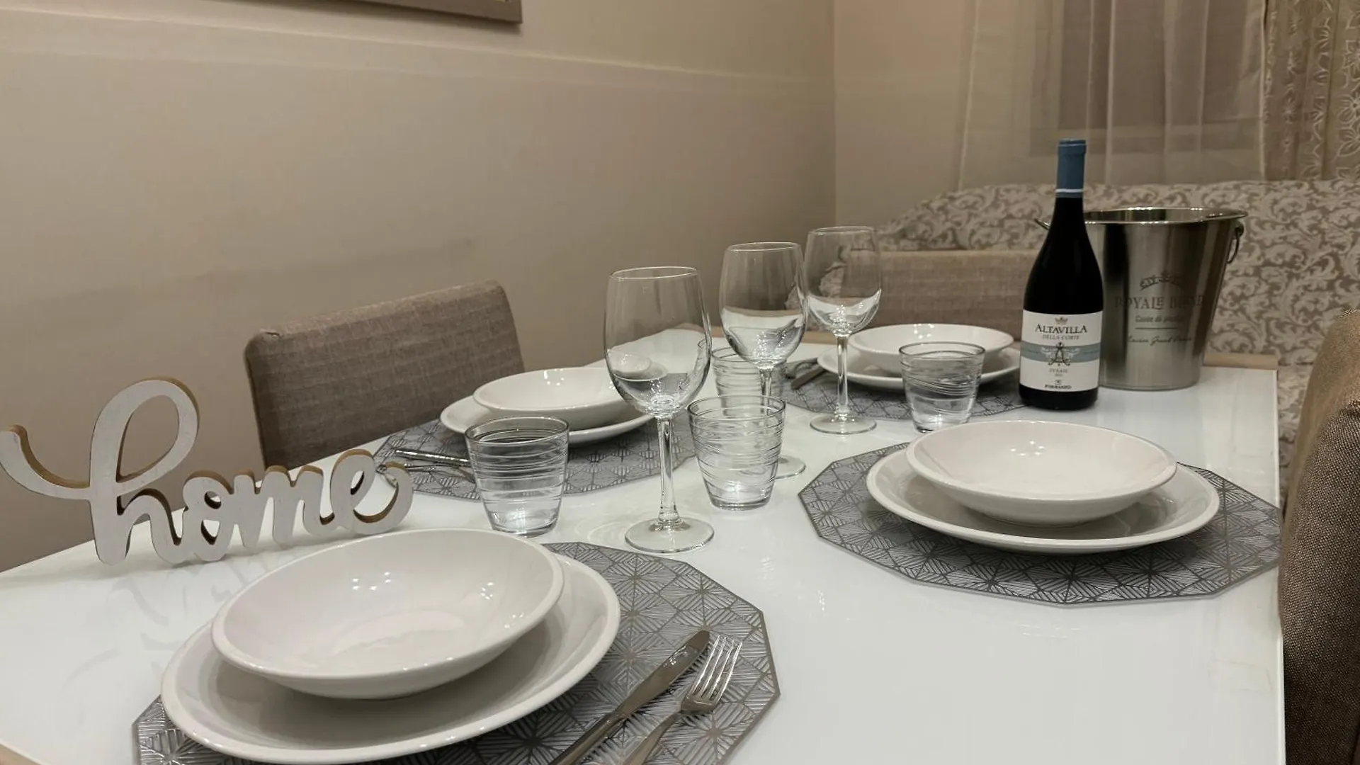 Avola Center Home Holiday home